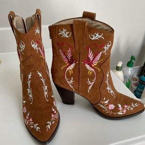 Penny Loves Kenny brown embroidered boots